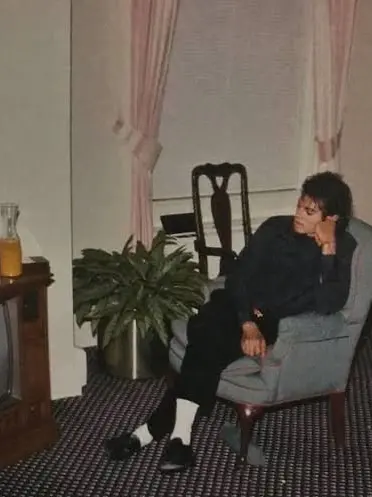 HoesloveTmobile의 This Place Hotel ~Michael Jackson