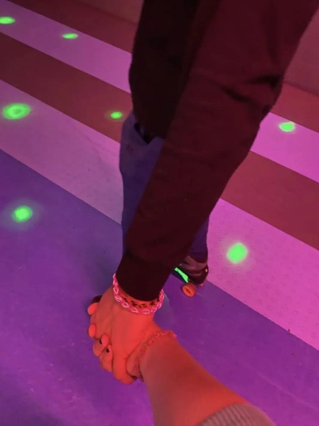 RoseshxdeVXL의 Roller Skating Love