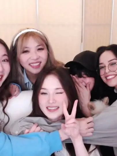 GoldenFeist1711의 Roomies?