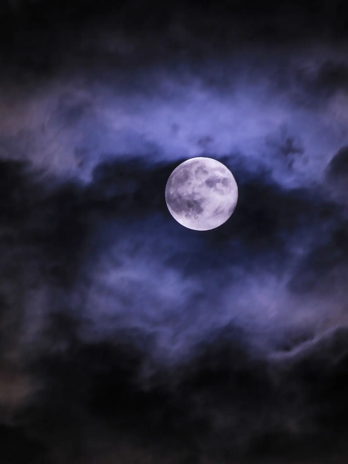 Saharasabani_의 Hazy Moon
