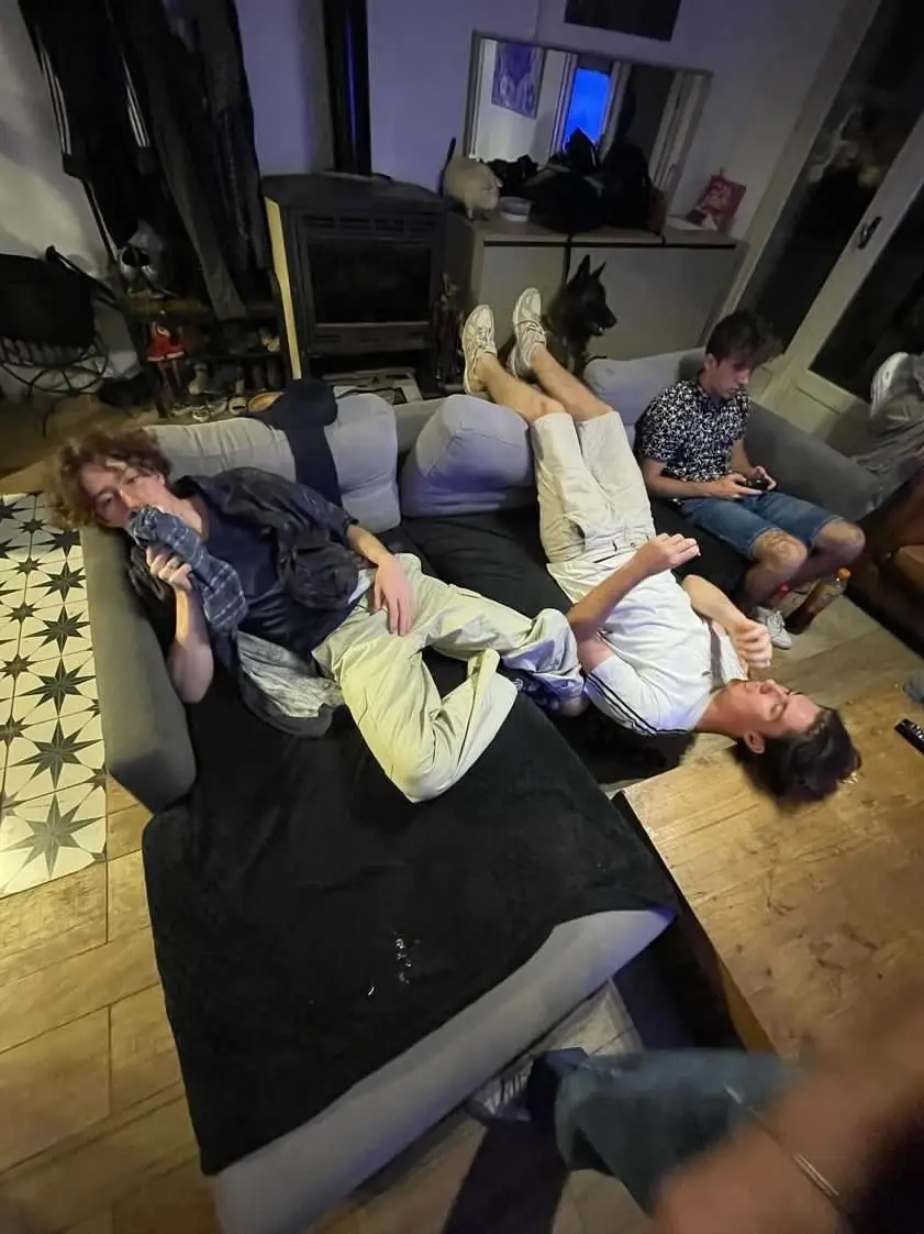 FrailBus8290의 Roommates