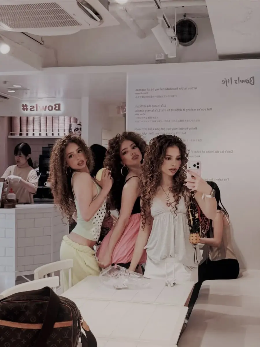Unicorn_swril89의 kalogeras sisters!!! 👯‍♀️🦢