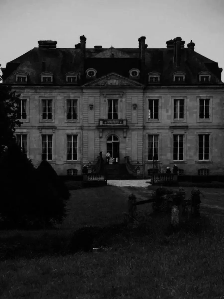 WryPhone5714의 고요하고 기묘한 저택.