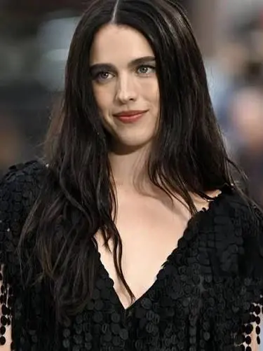 K_E_Y의 Margaret Qualley