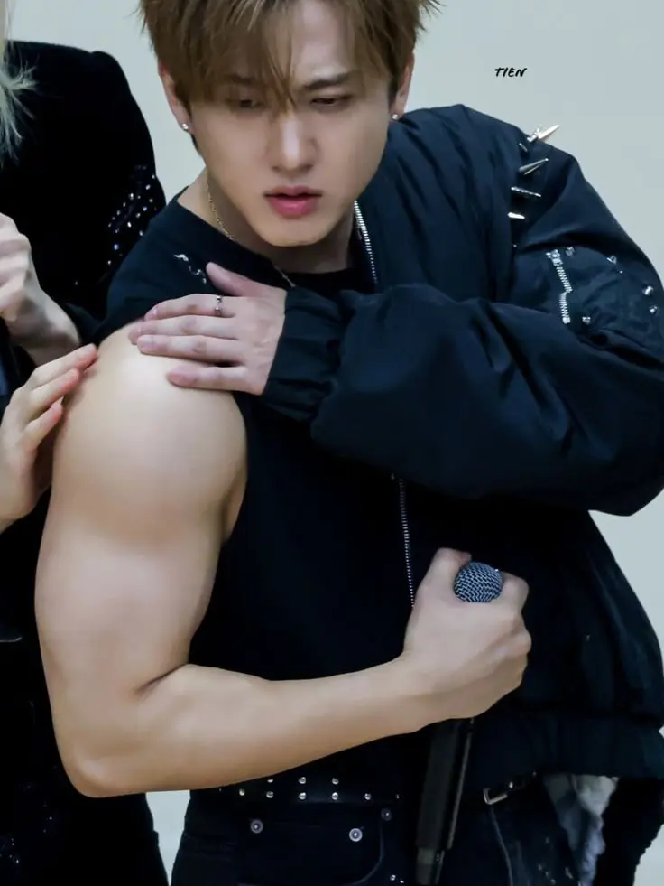 IsadoraMontgomery의 Changbin's Gym Girl