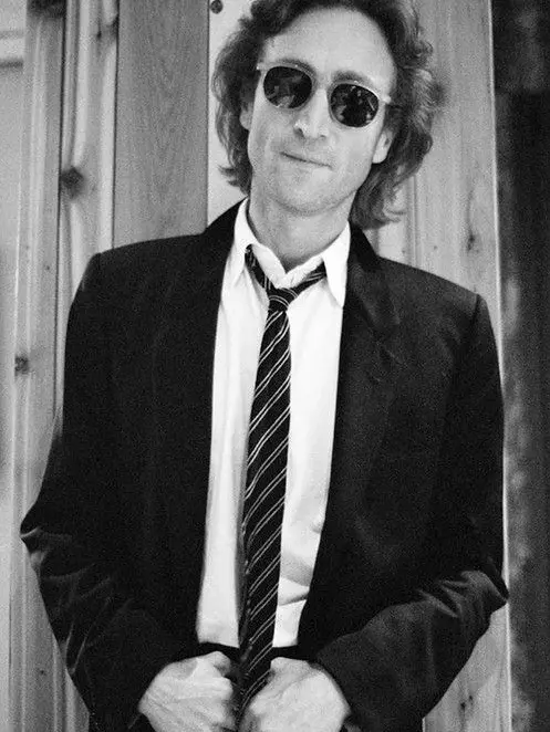 johnlennonspersonalpunchingbag의 John Lennon