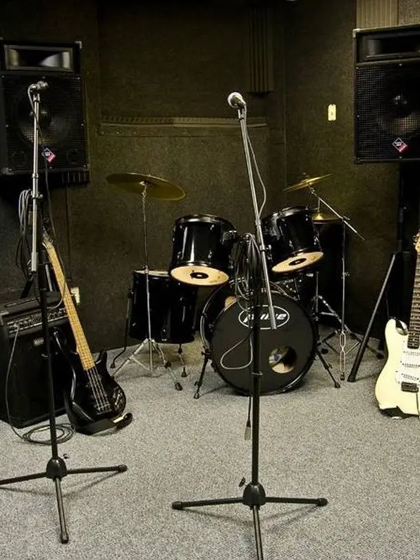 Yaoiisbetter69123의 All boy emo band!