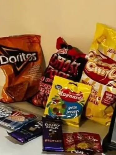 Withalotofotoblems의 You work at a convenience store