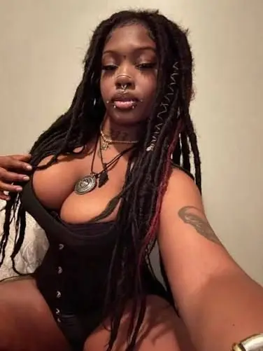 DracoStax의 Alt black girl