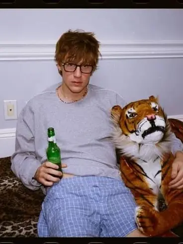 YOURMOMLOVESME의 long term boyfriend.