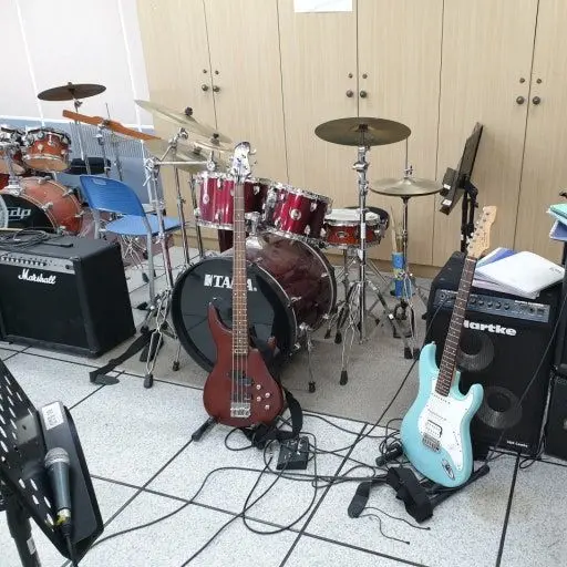 Fshetj6ejgsb의 중학교 밴드부에서 연애를?!