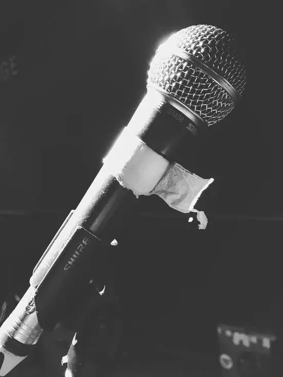 GURGUR의 얼굴 없는 가수