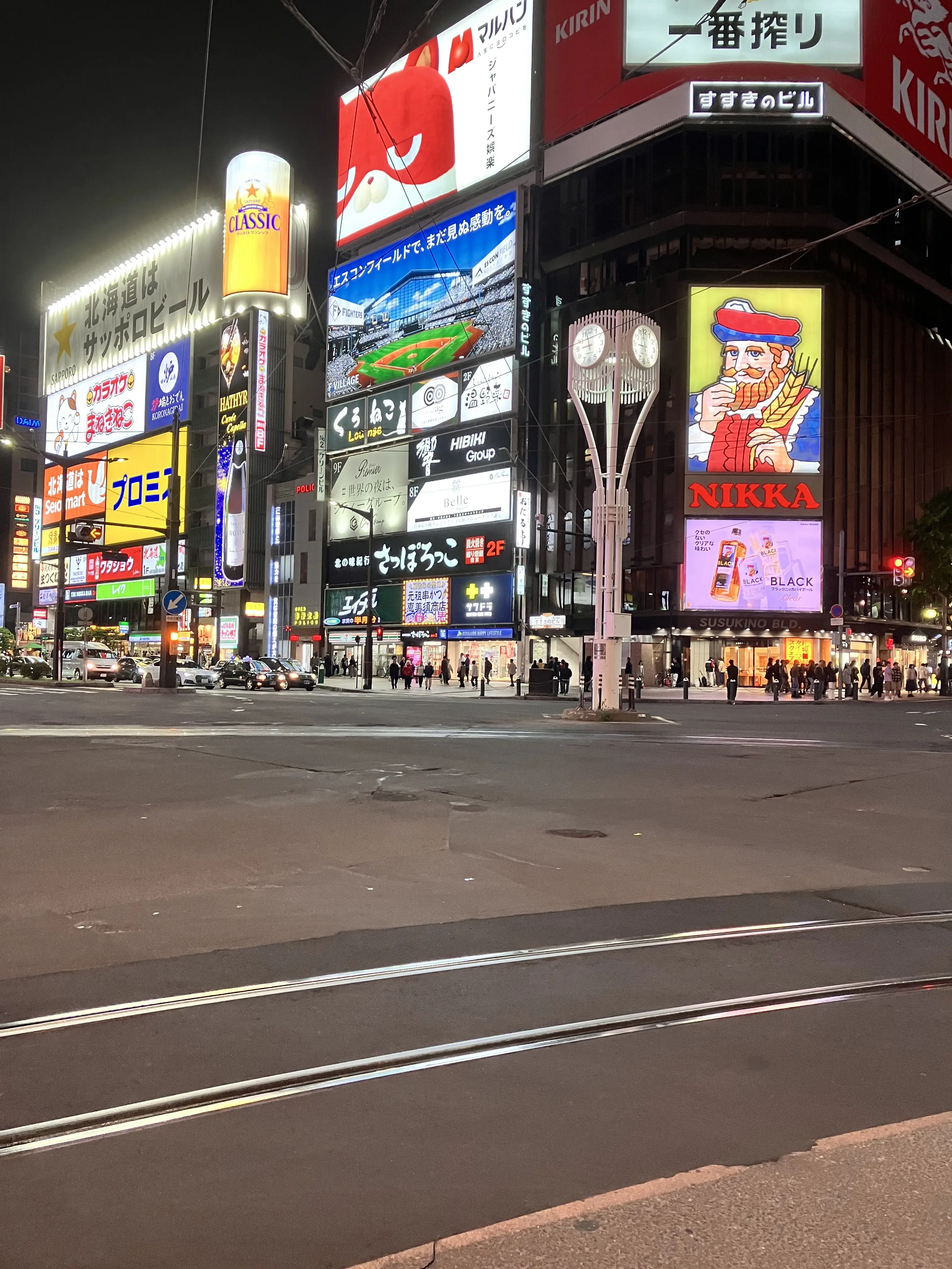 SnazzyQuote8770의 夜のすすきのを歩く