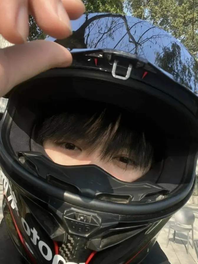 felixloverr의 💸 rich x poor 👾