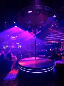 RandolphTheTigerShark의 The Velvet Veil Strip club and Bar