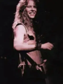 GaudyCheck6208의 James Hetfield
