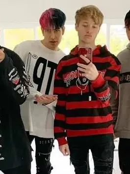 Fluffy_6393의 Sam and Colby
