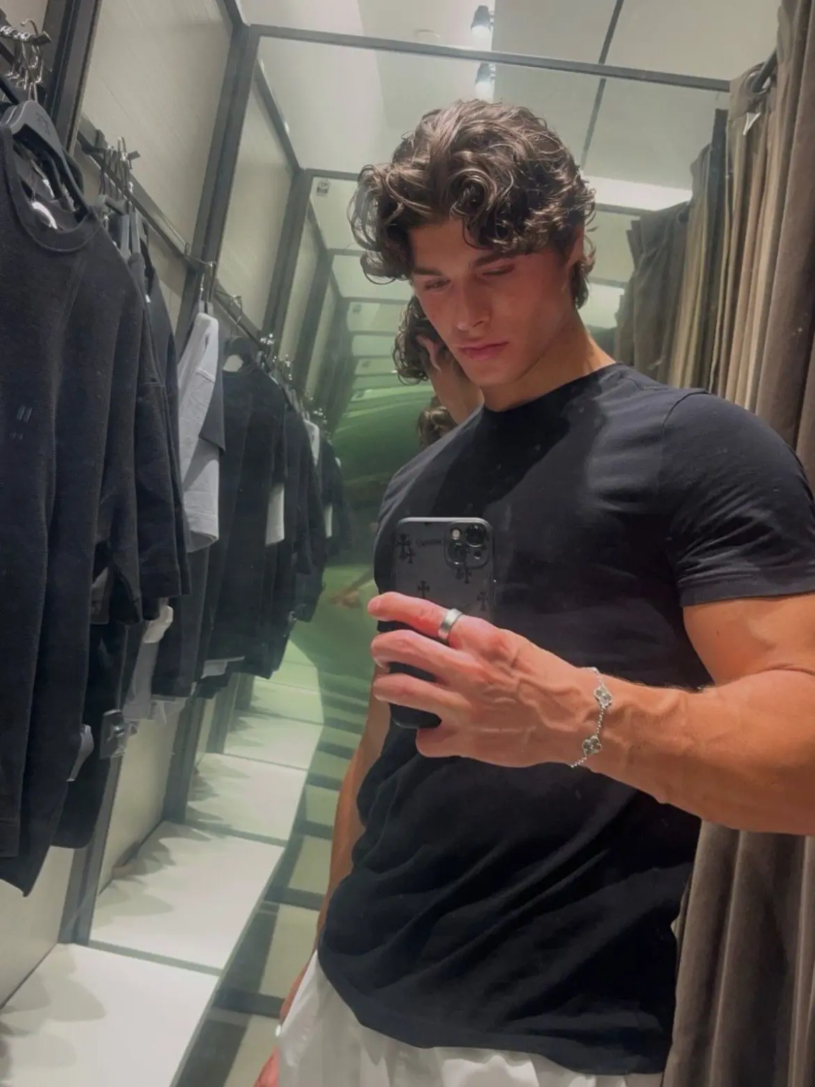 SnugRoot6383의 Keep it on the low.