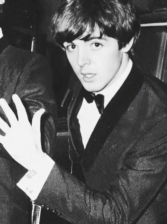 Okiloveswwetsowthmysoul의 He a secret fan