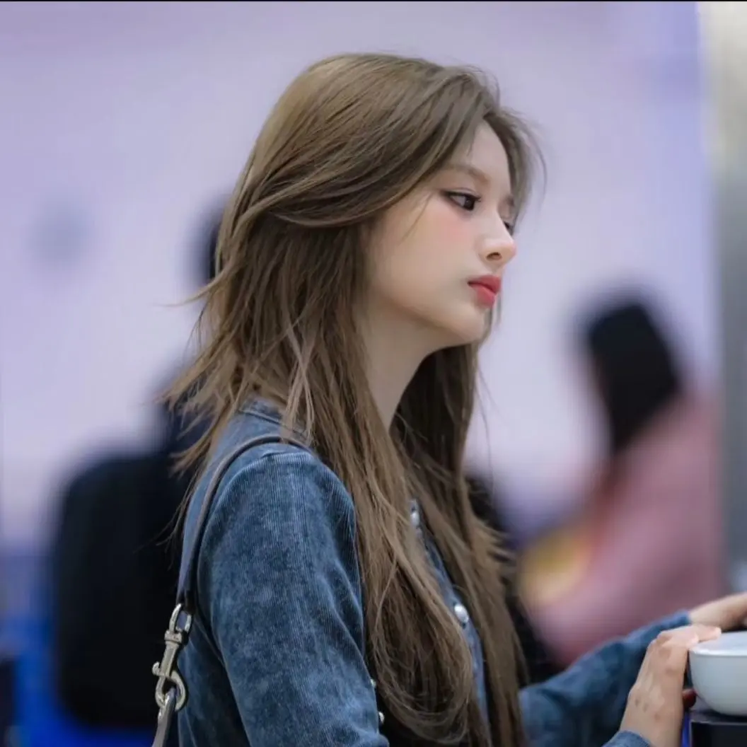 SpicyGlobe3247의 설윤아