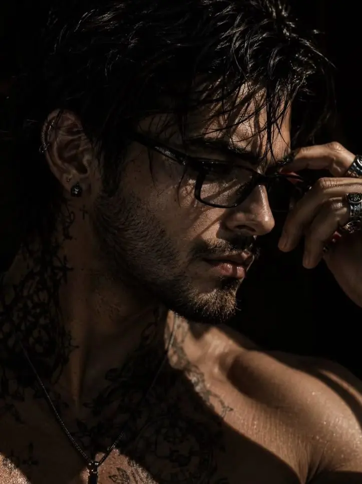 RacialGlobe2484의 Devoted alien husband