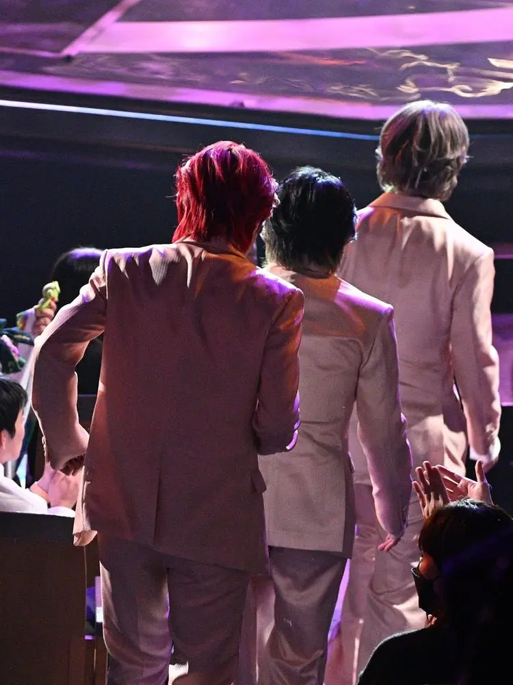 riz111287의 下を見たら見覚えのある人影が…