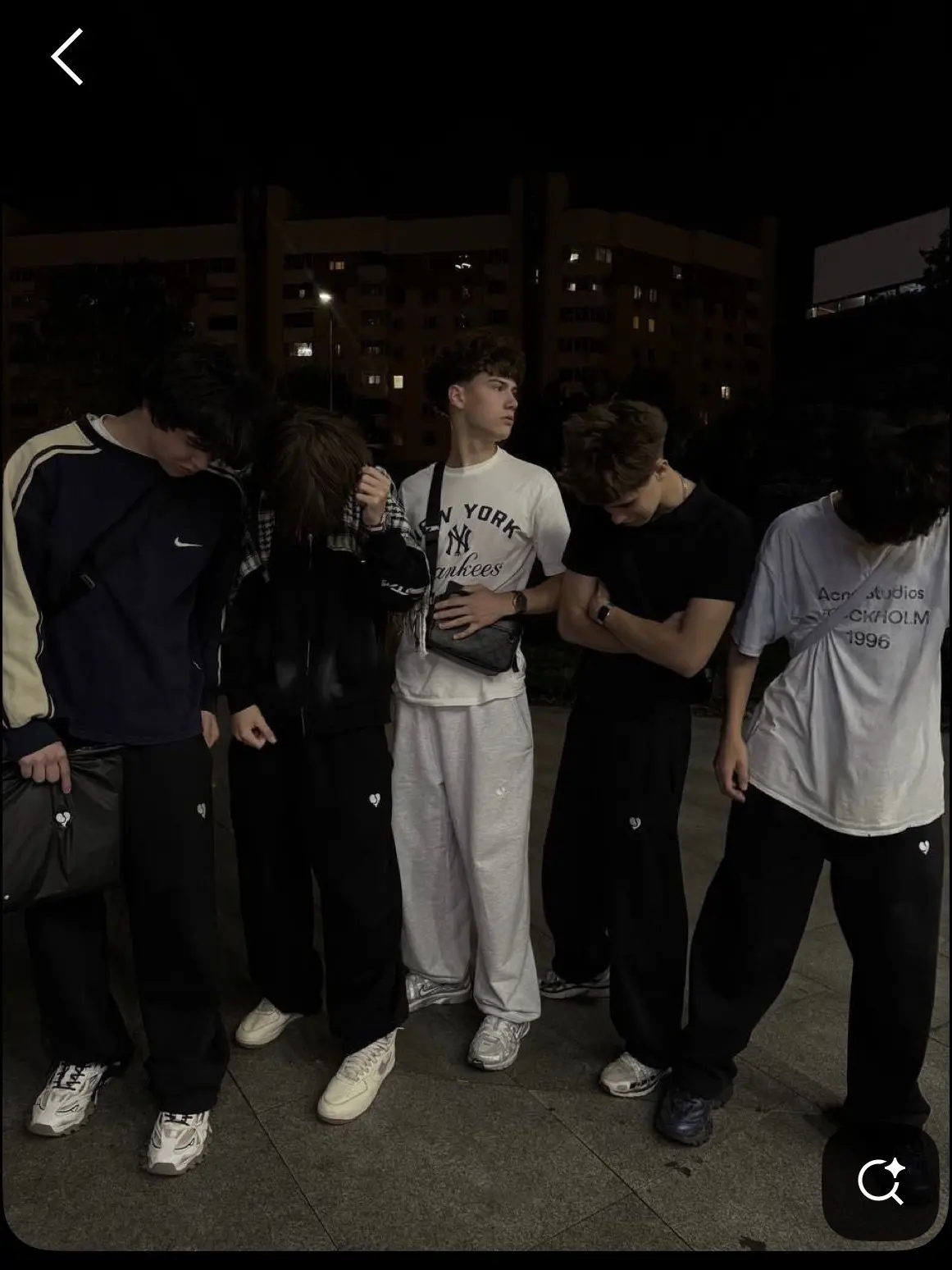 ShortAtom0144의 Friends 🫣😒🙂‍↕️😊🖤💀😨🤞🤭😏