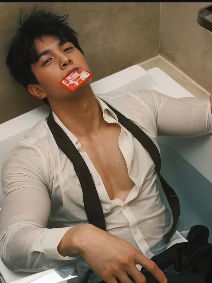 FestalSnake2776의 One Bed, Two Coworkers