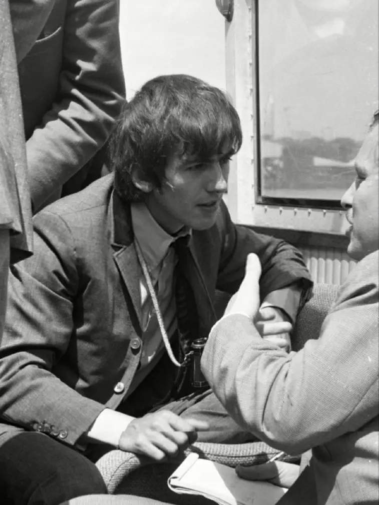 Ringostarr의 Intimate photoshoot with george harrison (2)