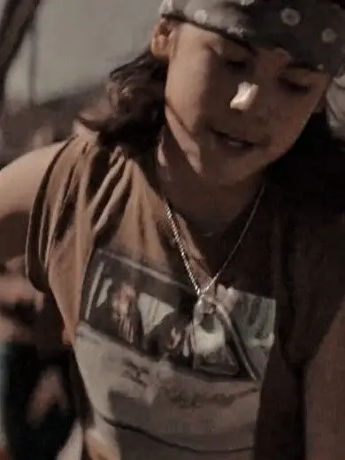 _robinshypegirl의 Robin Arellano
