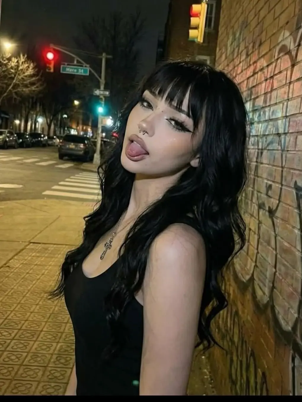 LivelySheaf1009의 Hot Roommate