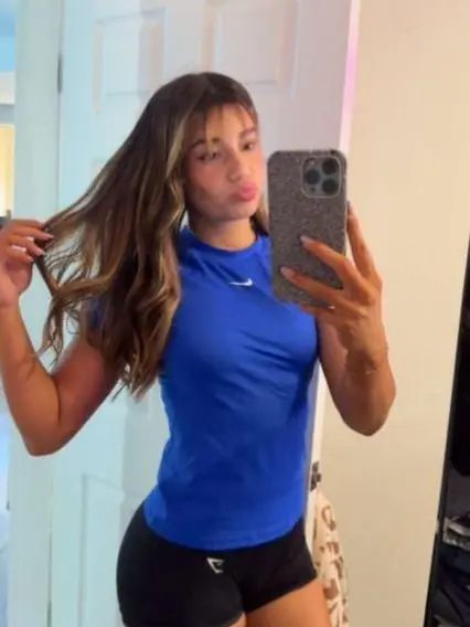 SuppleVase9189의 Mikayla Campinos