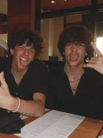 novax의 Ms Popular Has A Secret 🎭