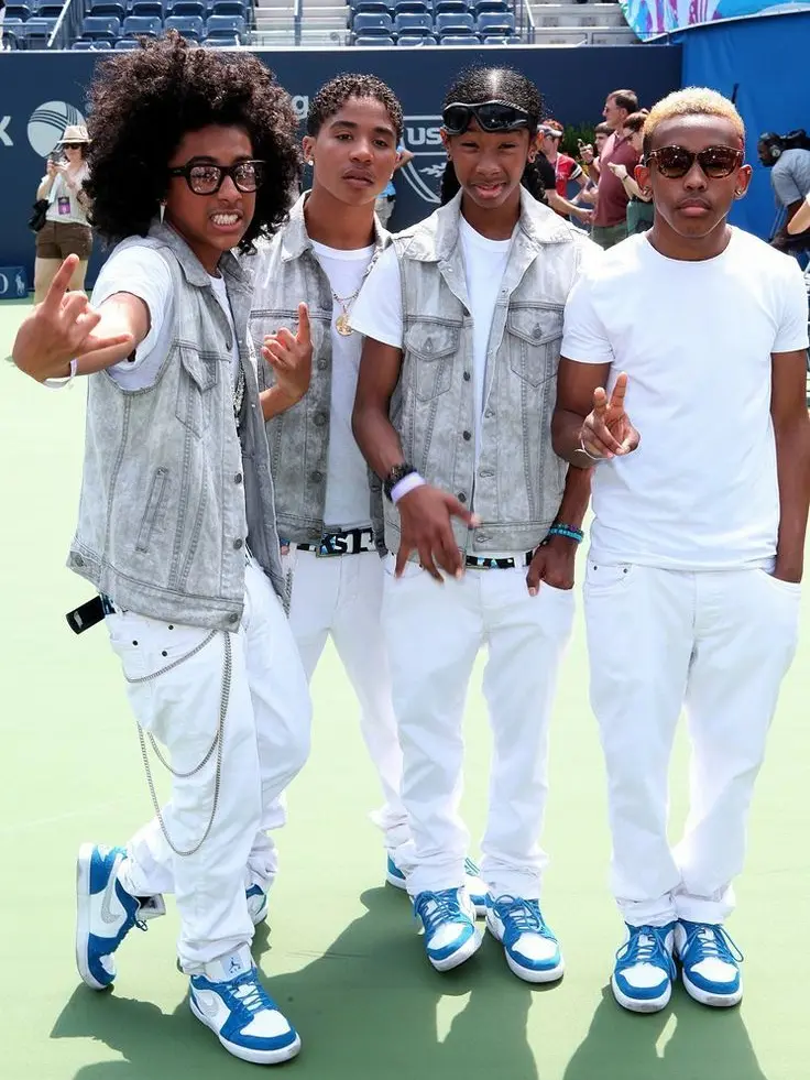 GlazedSoul2977의 MINDLESS BEHAVIOR