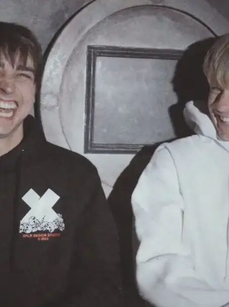 Youidget의 You meet Sam and Colby?