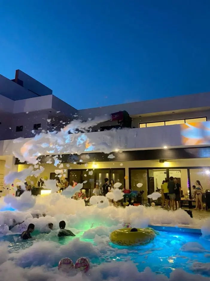 GlazedSoul2977의 pool party🥳🎉🩱