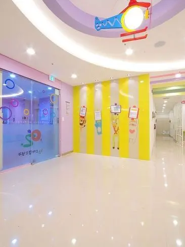 AngstyGem4658의 하늘 소아과(남여무리)