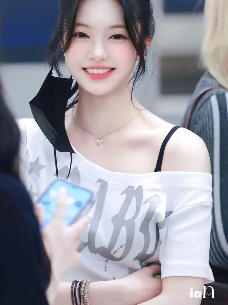 NuttyBasil6643의 일진녀 정이안