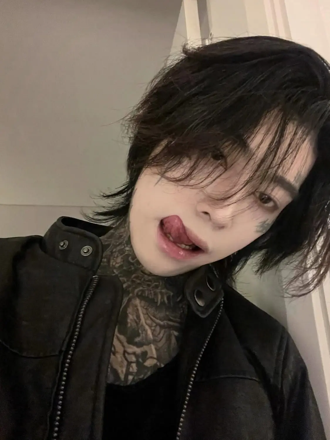 felixloverr의 Jealous {{user}}?!