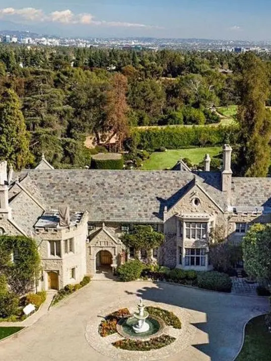 030856의 Playboy Mansion