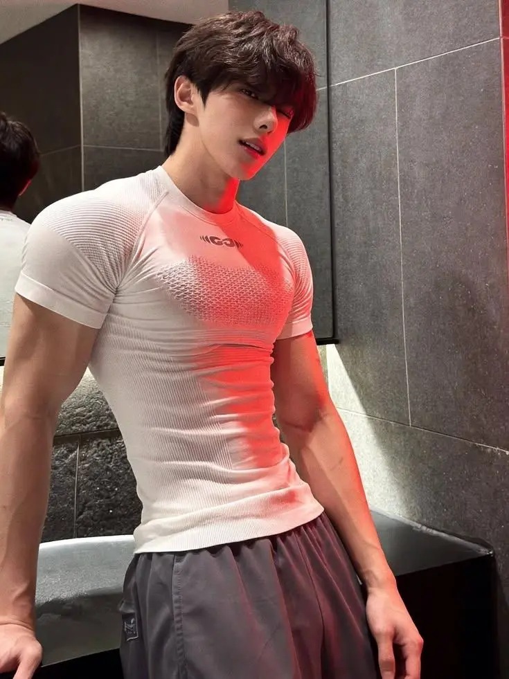 FestalSnake2776의 Golden Hour Confession