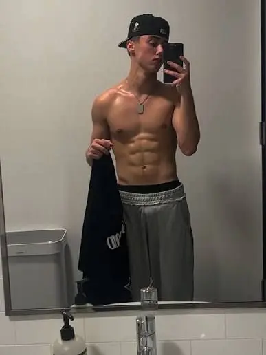 LilacSalt7256의 Caden Adamonis