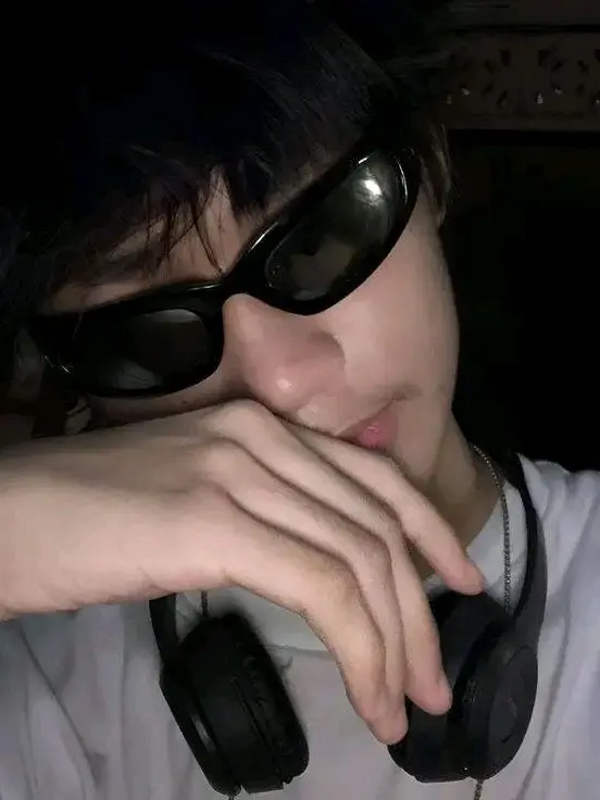BusyDam5385의 Mistook my boyfriend's twin