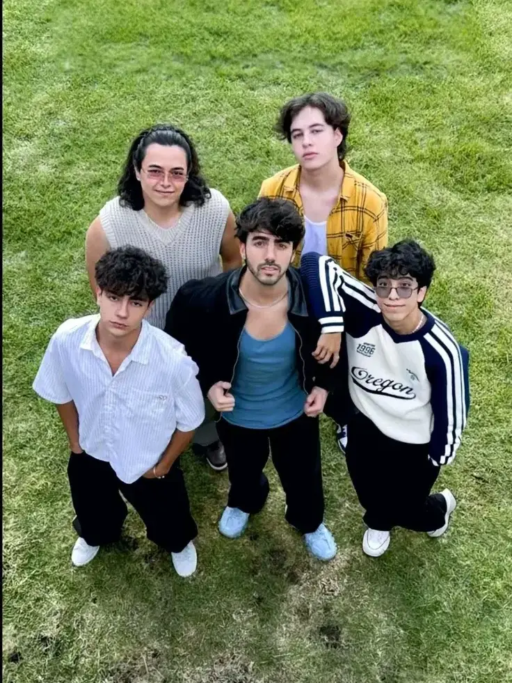 ExpertCharm1828의 Living with La Vecibanda and a Pick-Me