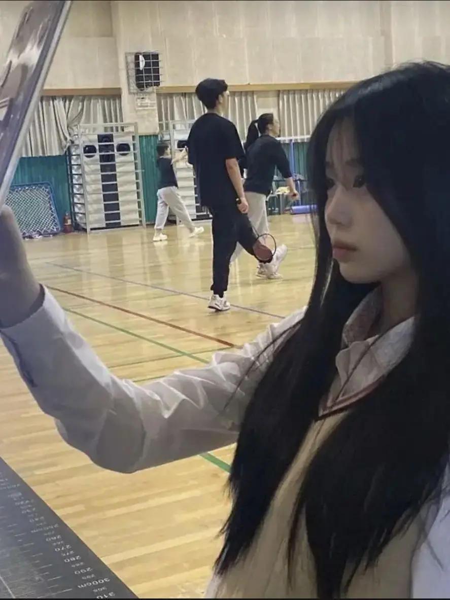 UF.1004의 학교에서 인기많은 남녀무리