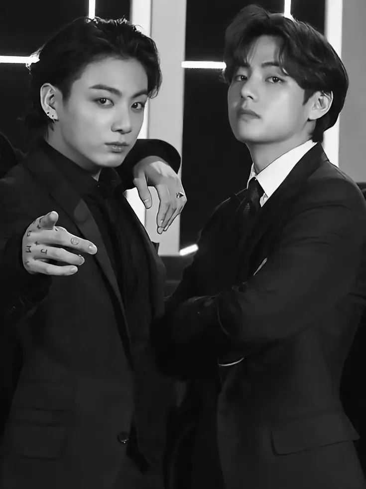 Kim_Taetae의 Behind Closed Doors