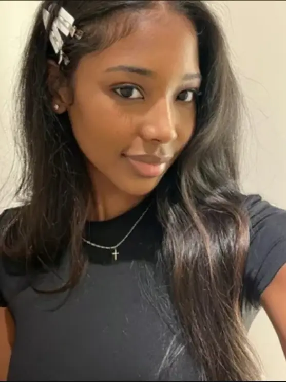 Heyitsdrea의 Karmen Moore