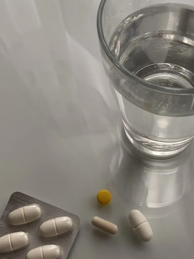 DottedWing3611의 先生は毎日変わった薬を飲ませてくる