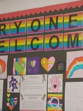 SnowyLake9896의 》♤ A straight in a LGBTQ school!?♤《