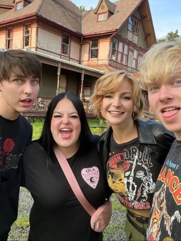 Jassiy_Wh0의 👻Sam Colby Kris and Celina 01